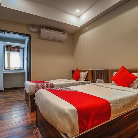 Capital O Sky Grand Hotel Hyderabad Ngoại thất bức ảnh