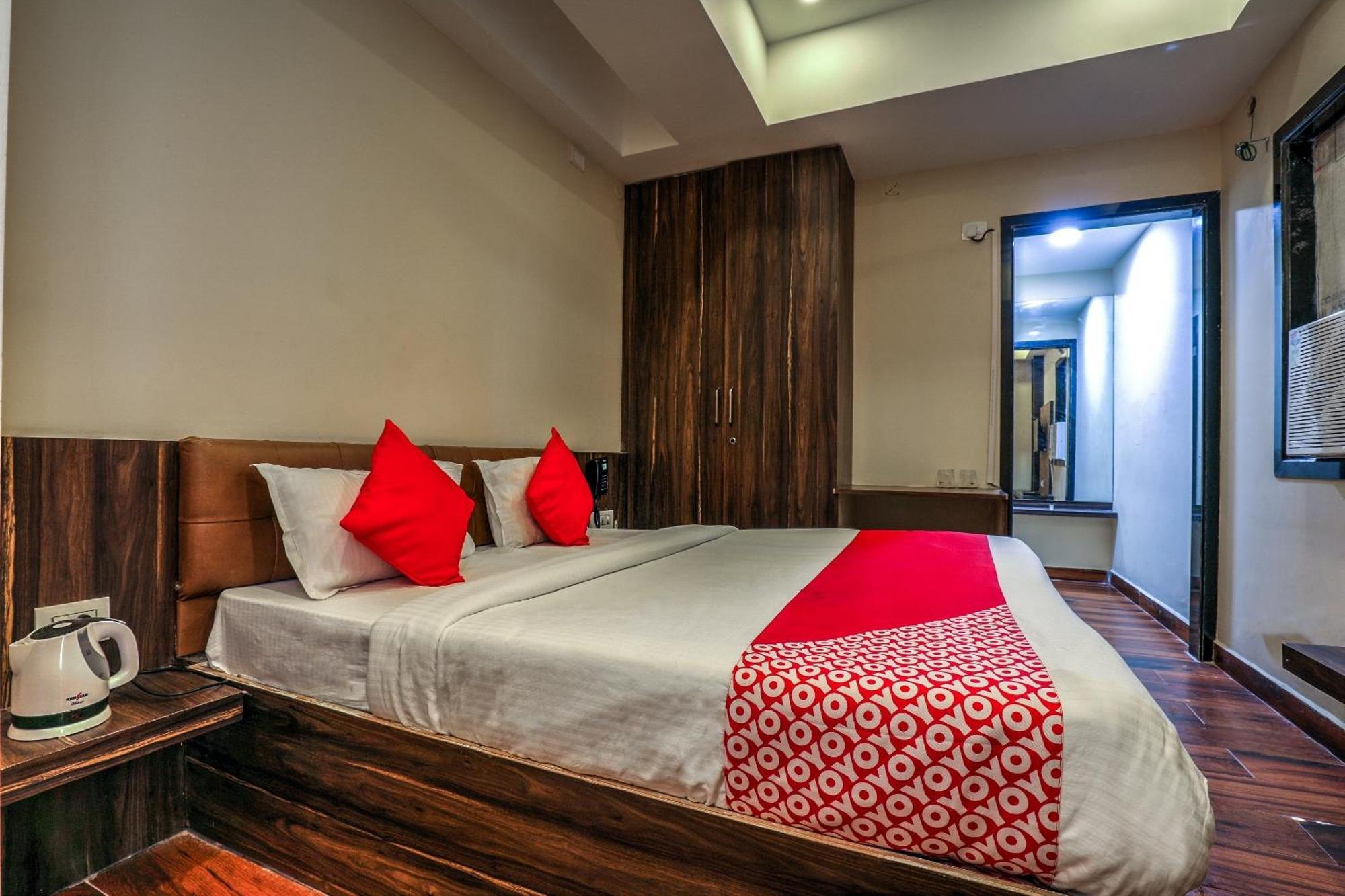 Capital O Sky Grand Hotel Hyderabad Ngoại thất bức ảnh