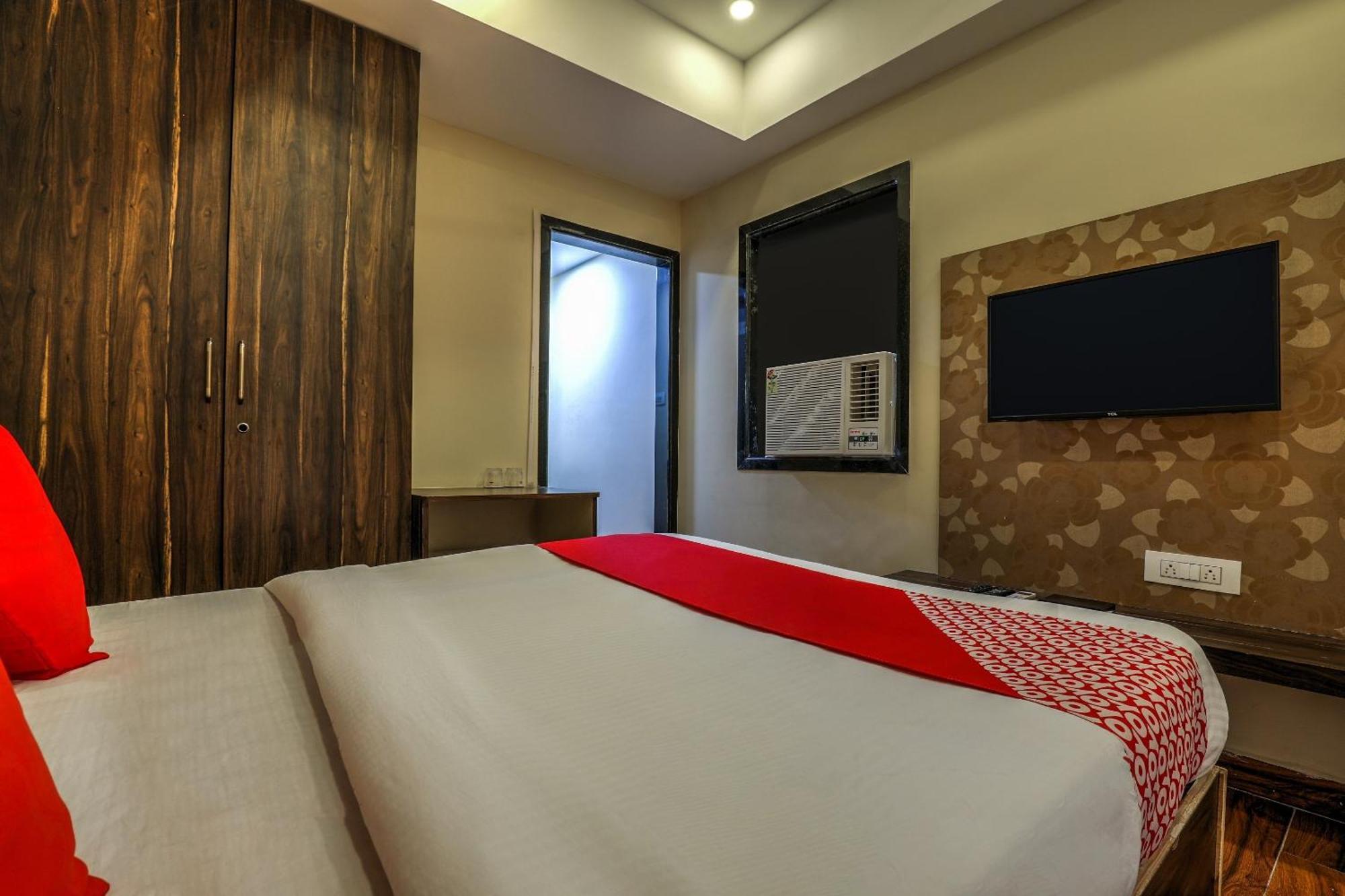 Capital O Sky Grand Hotel Hyderabad Ngoại thất bức ảnh
