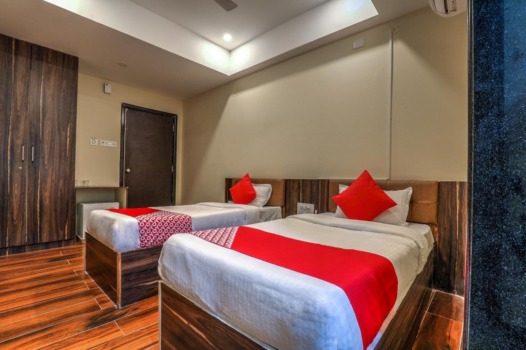 Capital O Sky Grand Hotel Hyderabad Ngoại thất bức ảnh