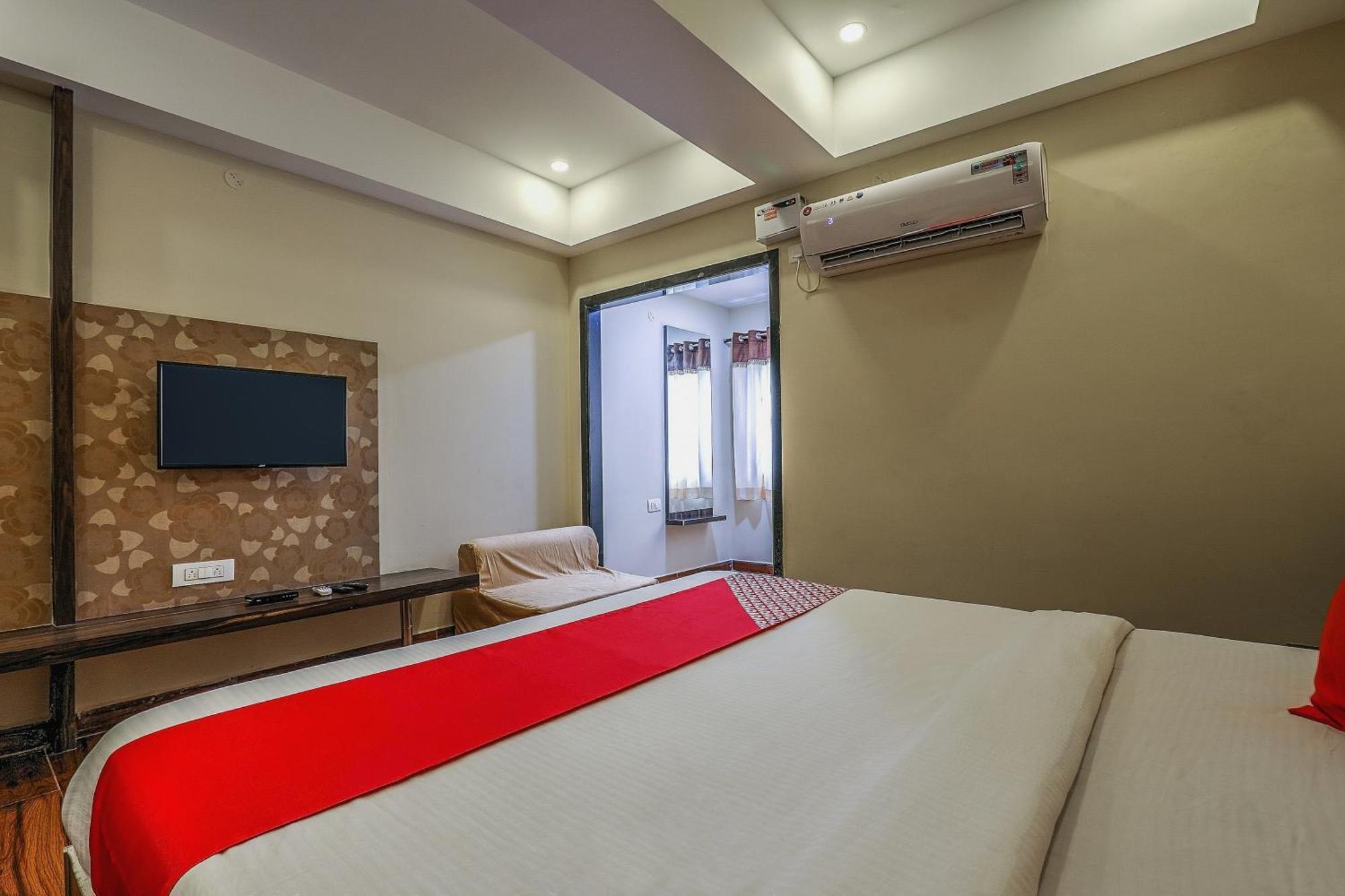 Capital O Sky Grand Hotel Hyderabad Ngoại thất bức ảnh