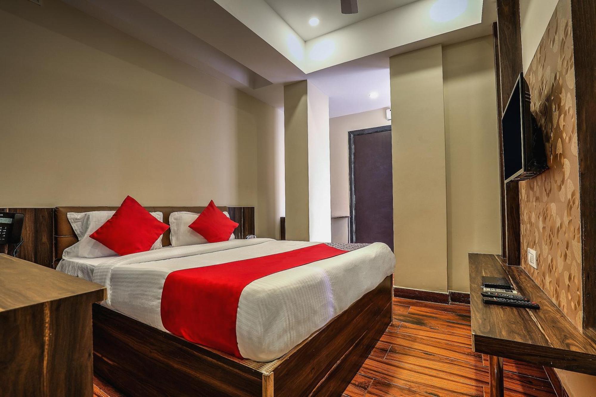 Capital O Sky Grand Hotel Hyderabad Ngoại thất bức ảnh