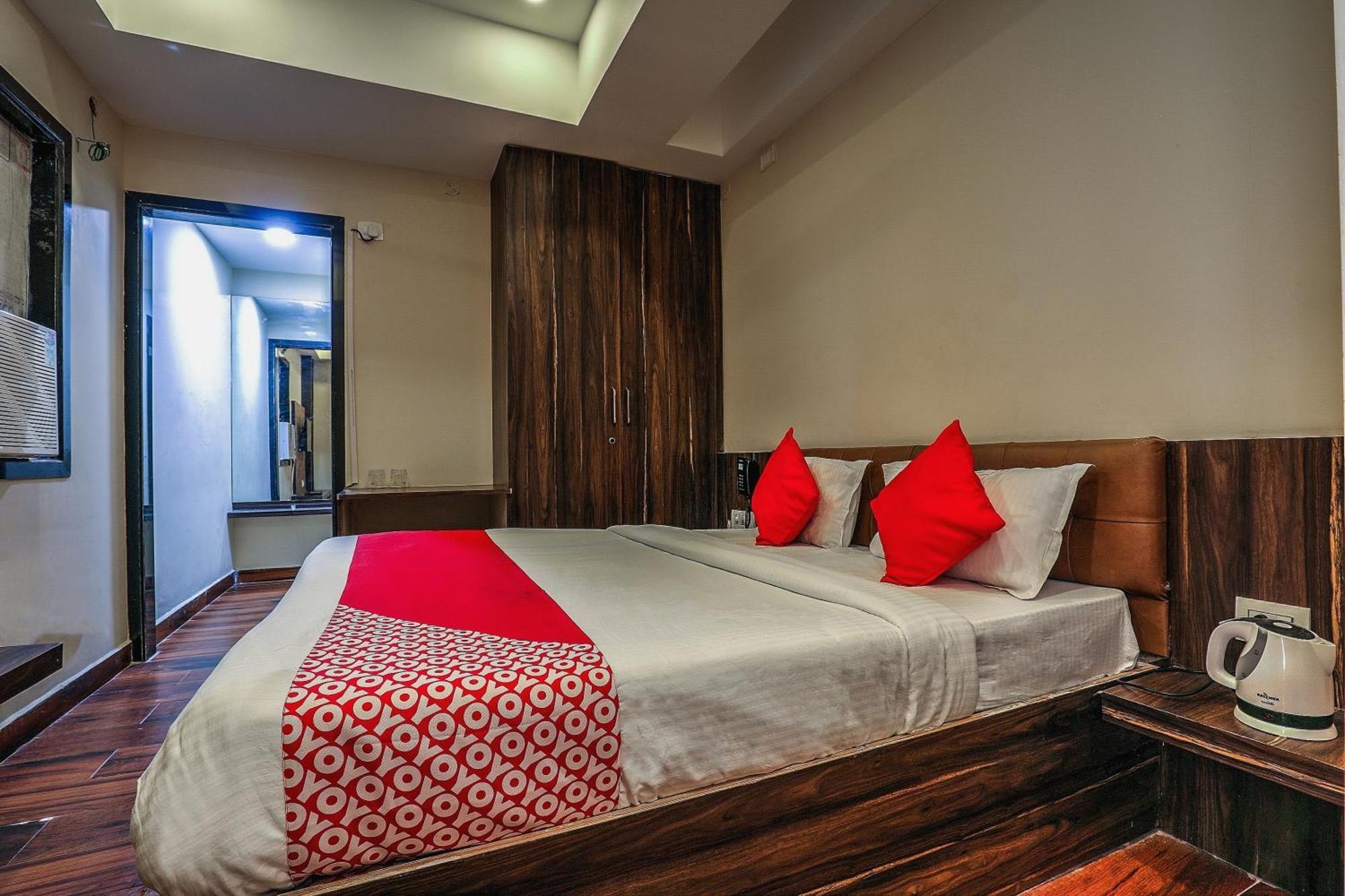 Capital O Sky Grand Hotel Hyderabad Ngoại thất bức ảnh