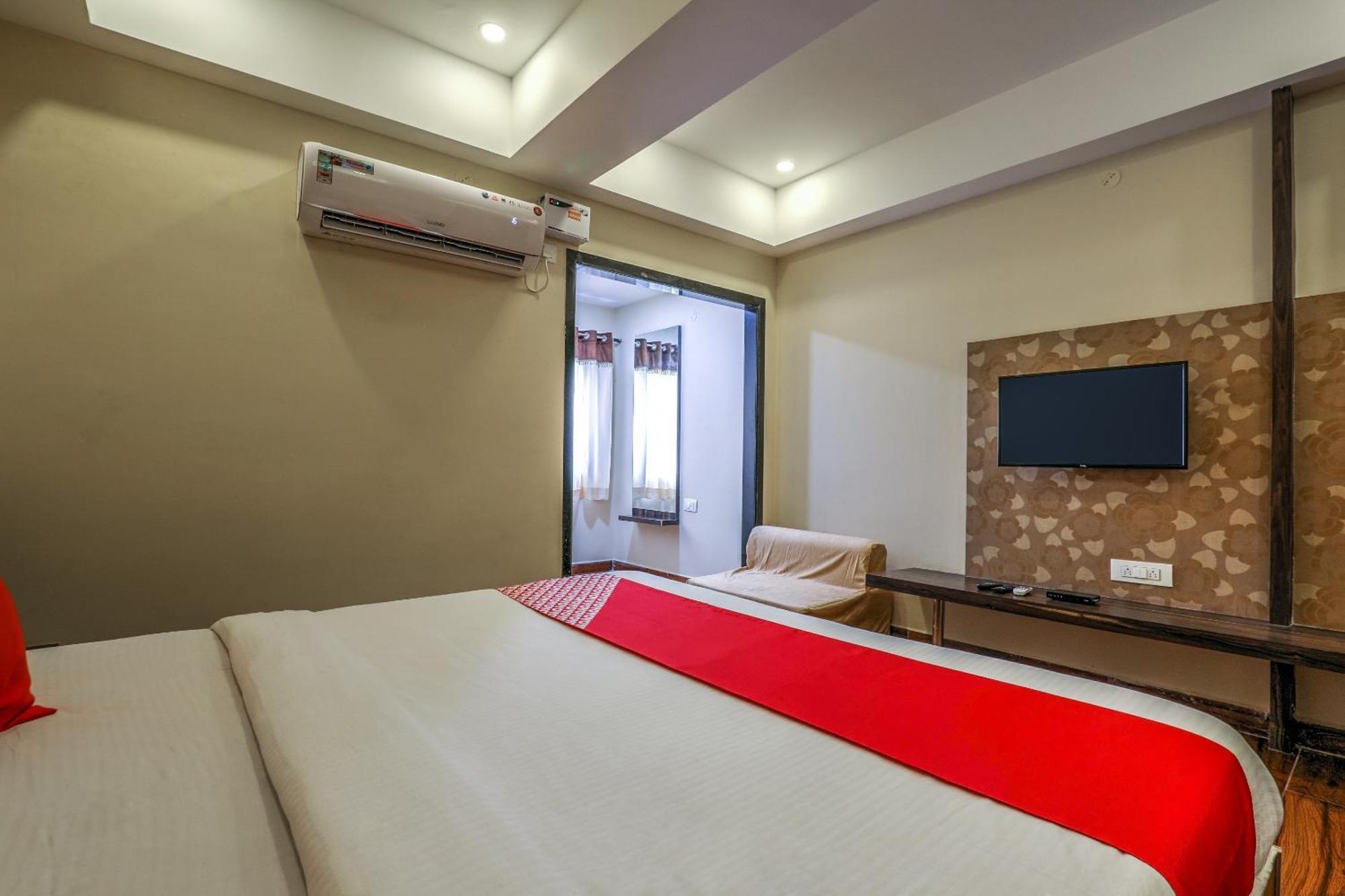 Capital O Sky Grand Hotel Hyderabad Ngoại thất bức ảnh
