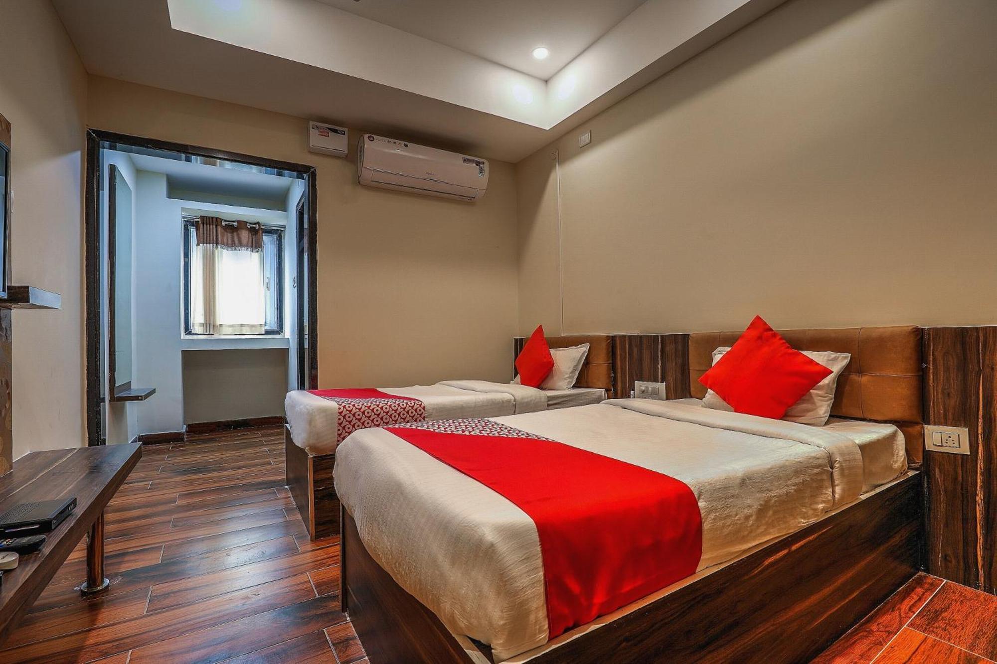 Capital O Sky Grand Hotel Hyderabad Ngoại thất bức ảnh