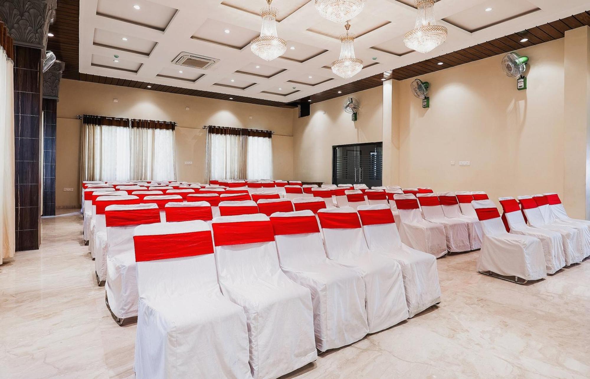 Capital O Sky Grand Hotel Hyderabad Ngoại thất bức ảnh