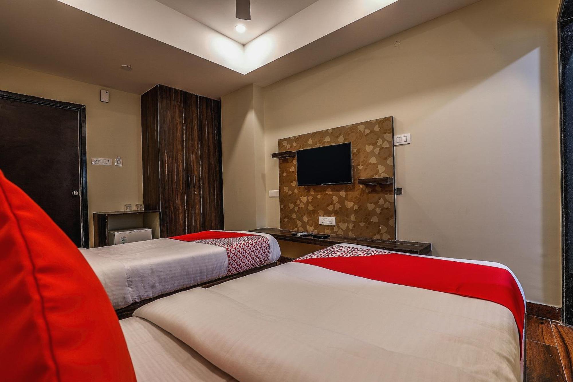 Capital O Sky Grand Hotel Hyderabad Ngoại thất bức ảnh