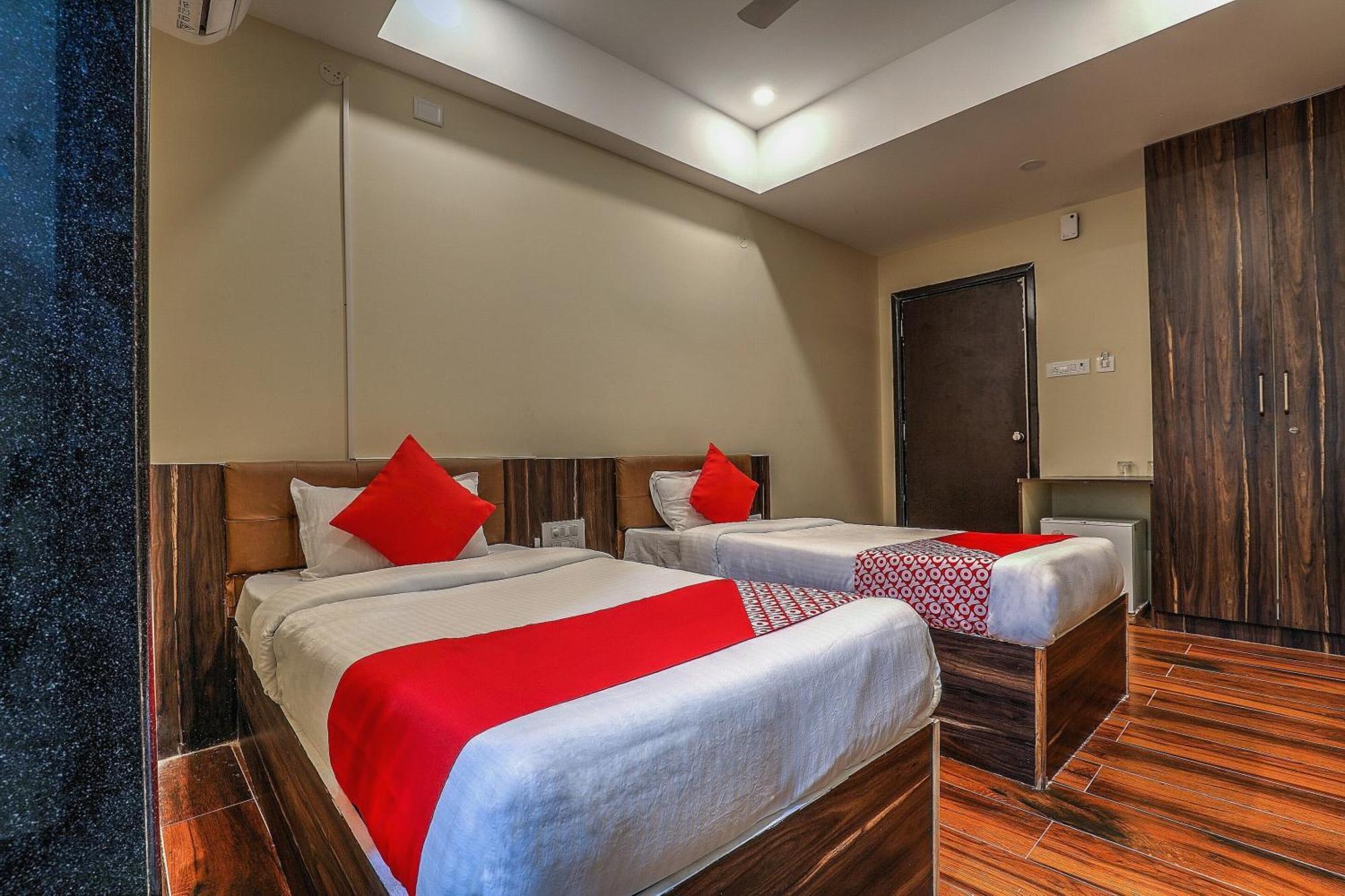 Capital O Sky Grand Hotel Hyderabad Ngoại thất bức ảnh
