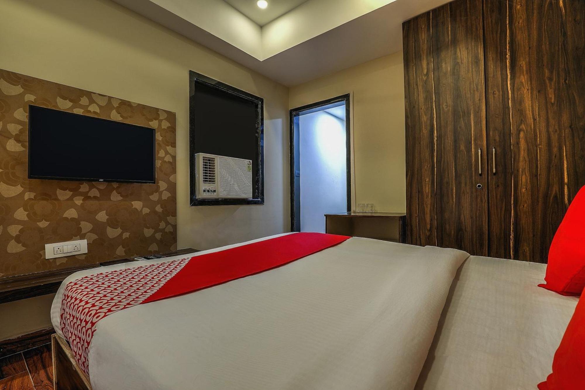 Capital O Sky Grand Hotel Hyderabad Ngoại thất bức ảnh