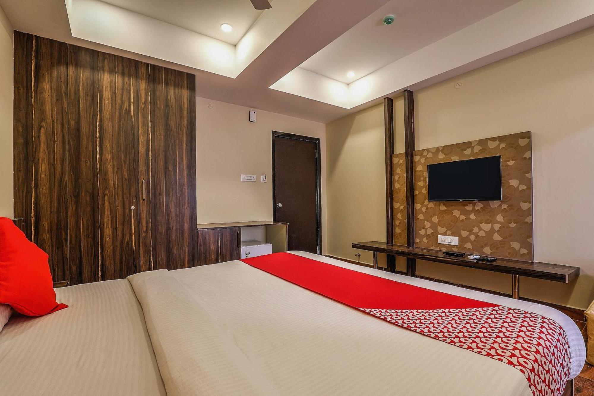 Capital O Sky Grand Hotel Hyderabad Ngoại thất bức ảnh
