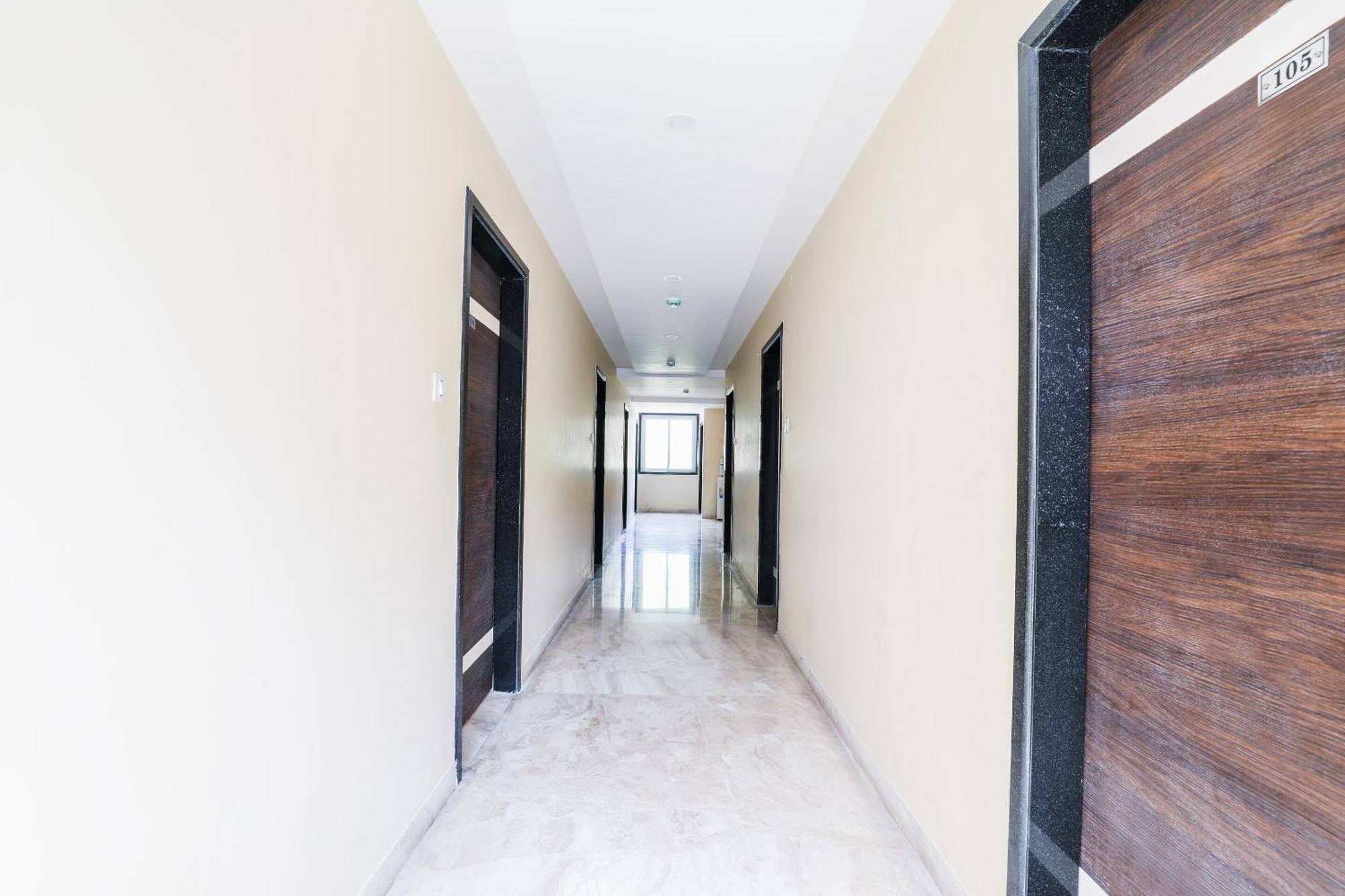 Capital O Sky Grand Hotel Hyderabad Ngoại thất bức ảnh