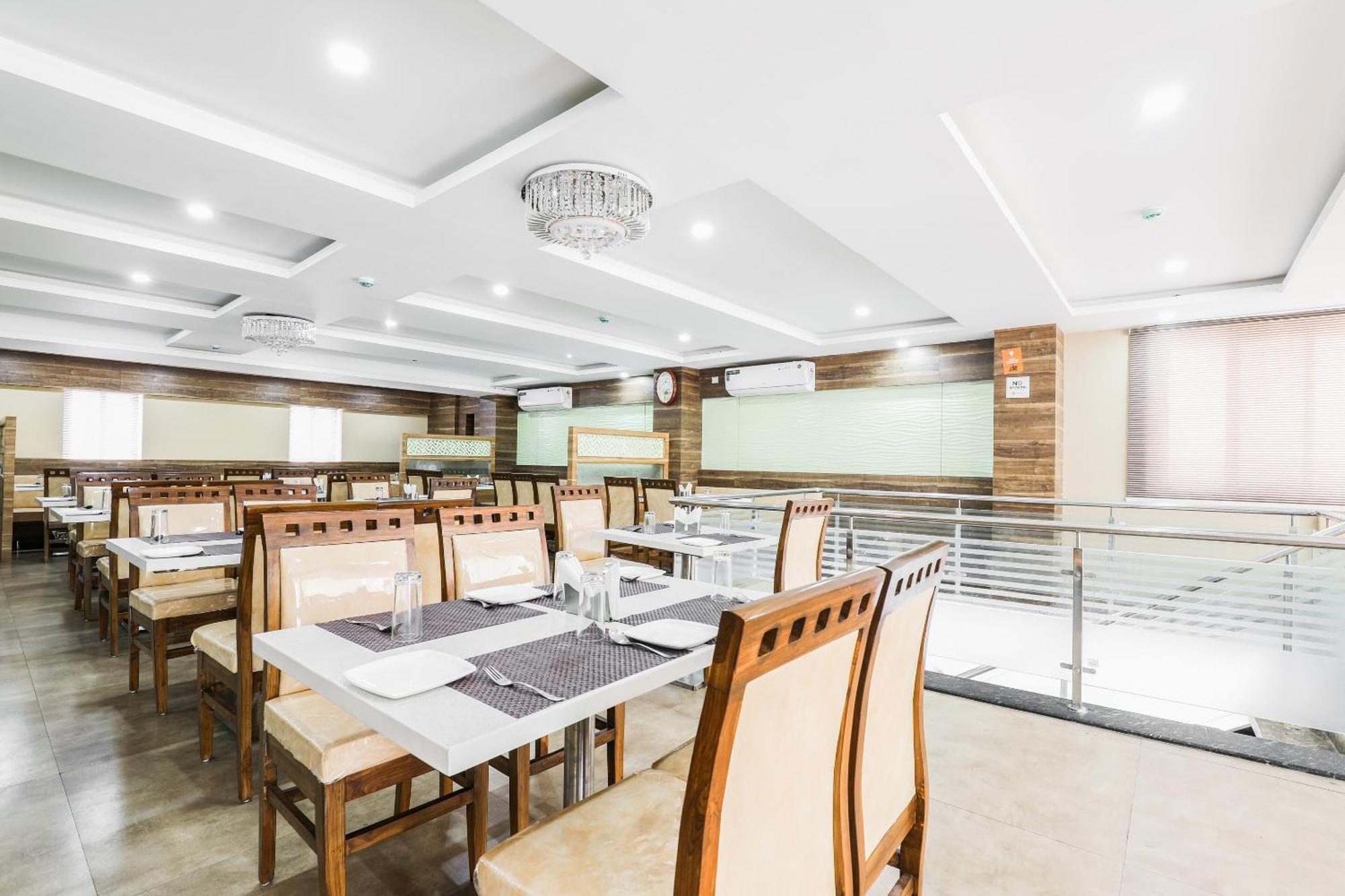 Capital O Sky Grand Hotel Hyderabad Ngoại thất bức ảnh